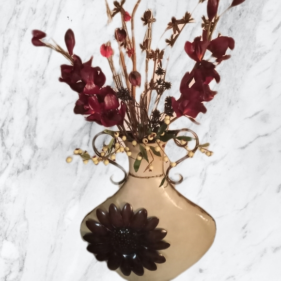 Metal Flower thin vase - Picture 3 of 5